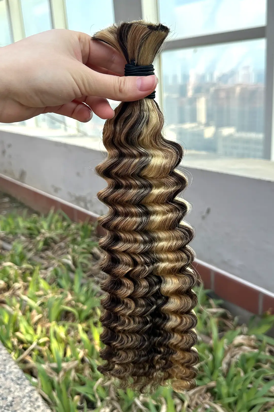#4A/27/613 Piano Color Deep Wave Bulk Hair for Braiding - Image 3
