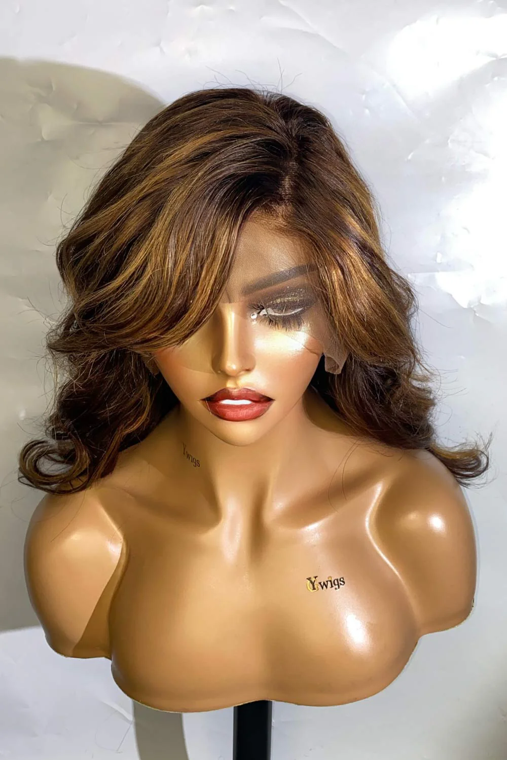 Designer Wigs-13x4 Lace Front Ombre Blond Wave Wig - Image 4