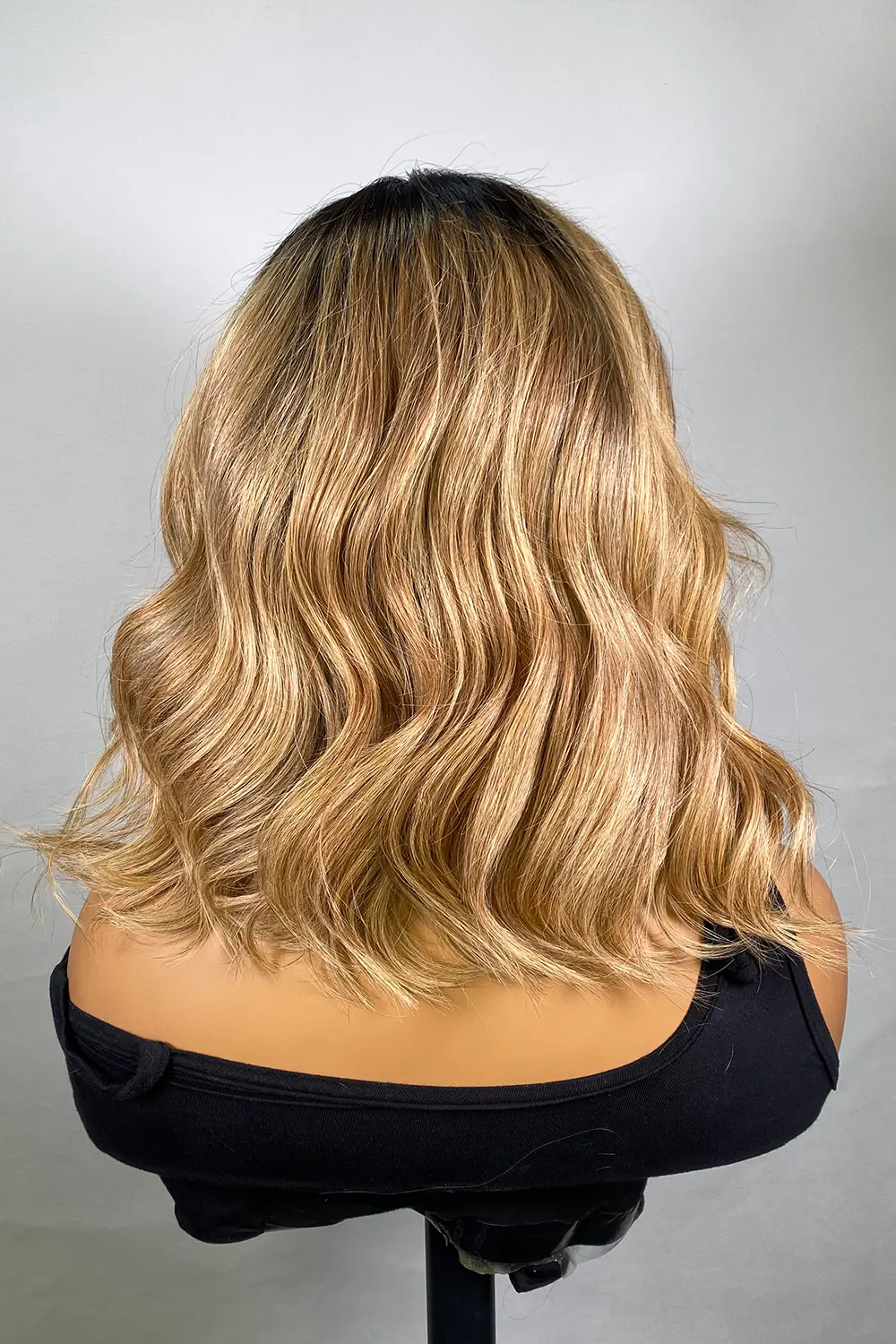 Designer Wigs-Blonde Ombre Body Waves 13x4 Light Brown C Part - Image 5